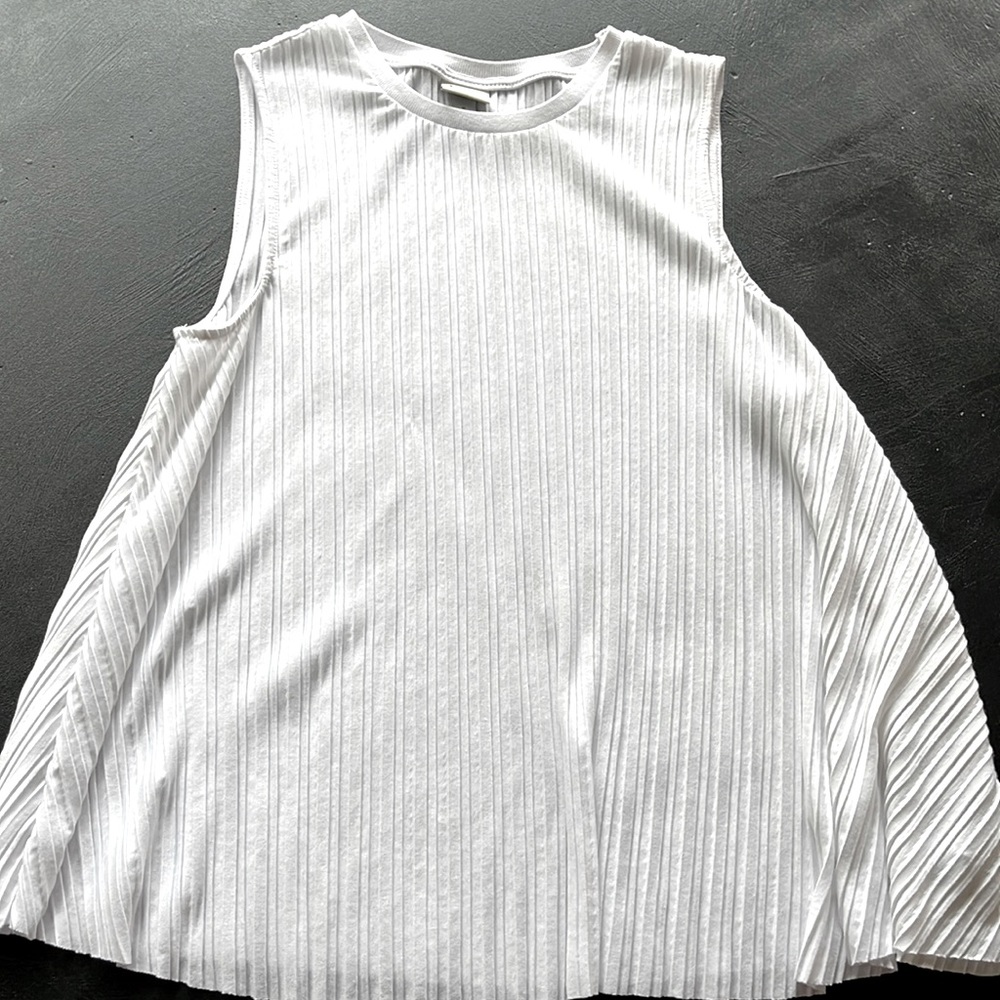 New without tags gooey white shirt.